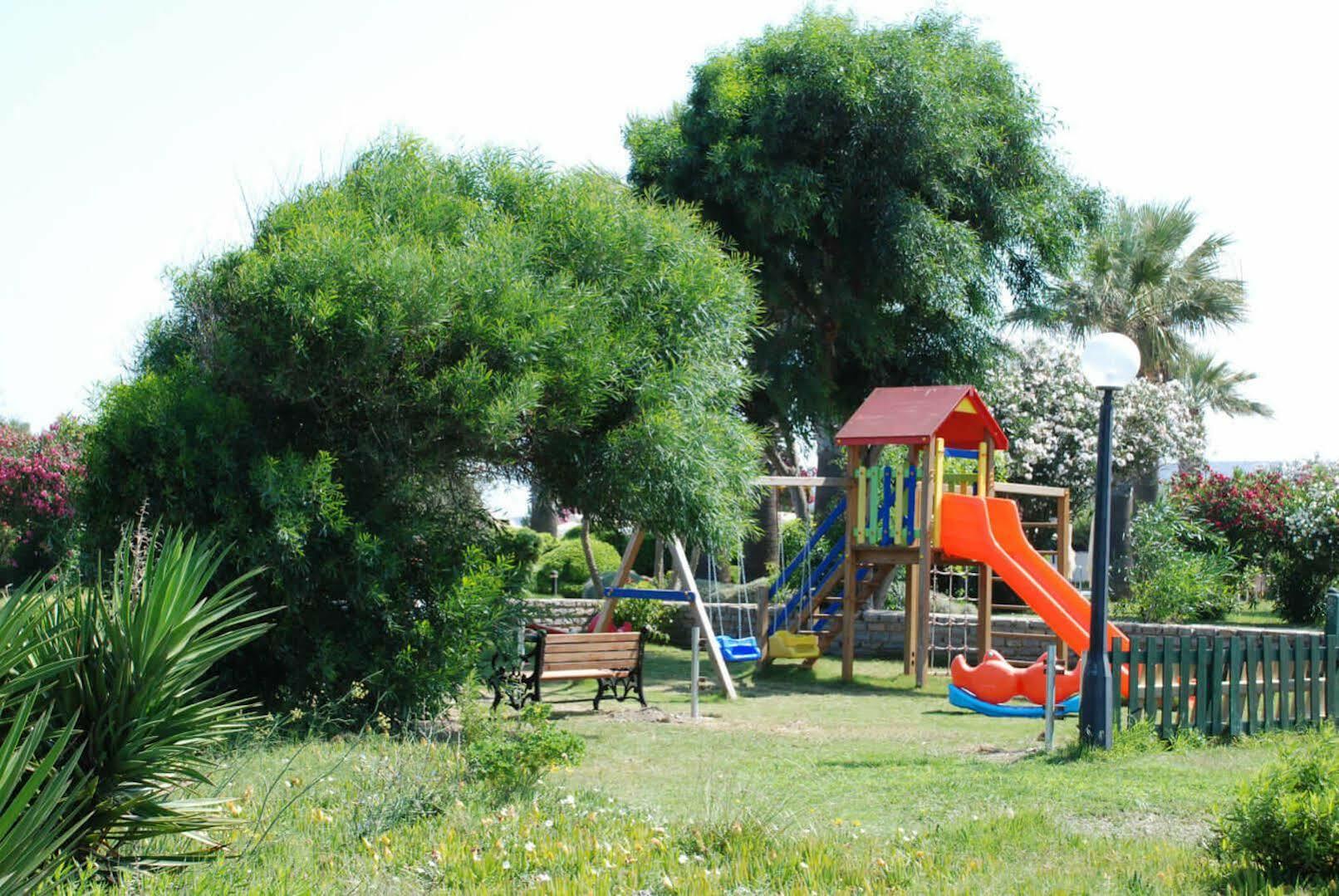 Babaylon Hotel Çeşme Exterior foto